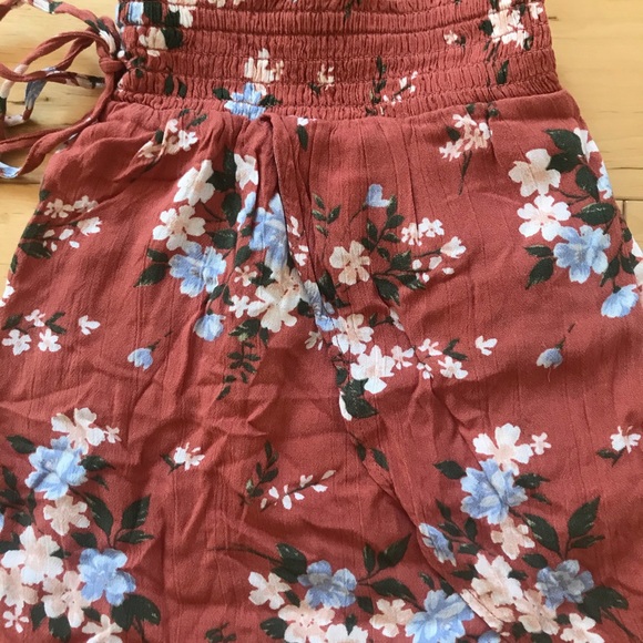 American Eagle Floral Shorts - Picture 2 of 5
